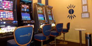 Peringkat kartu Three Card Poker ditampilkan di layar